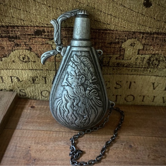 Pirate Flintlock and flask decorative set - Picture 10 of 14